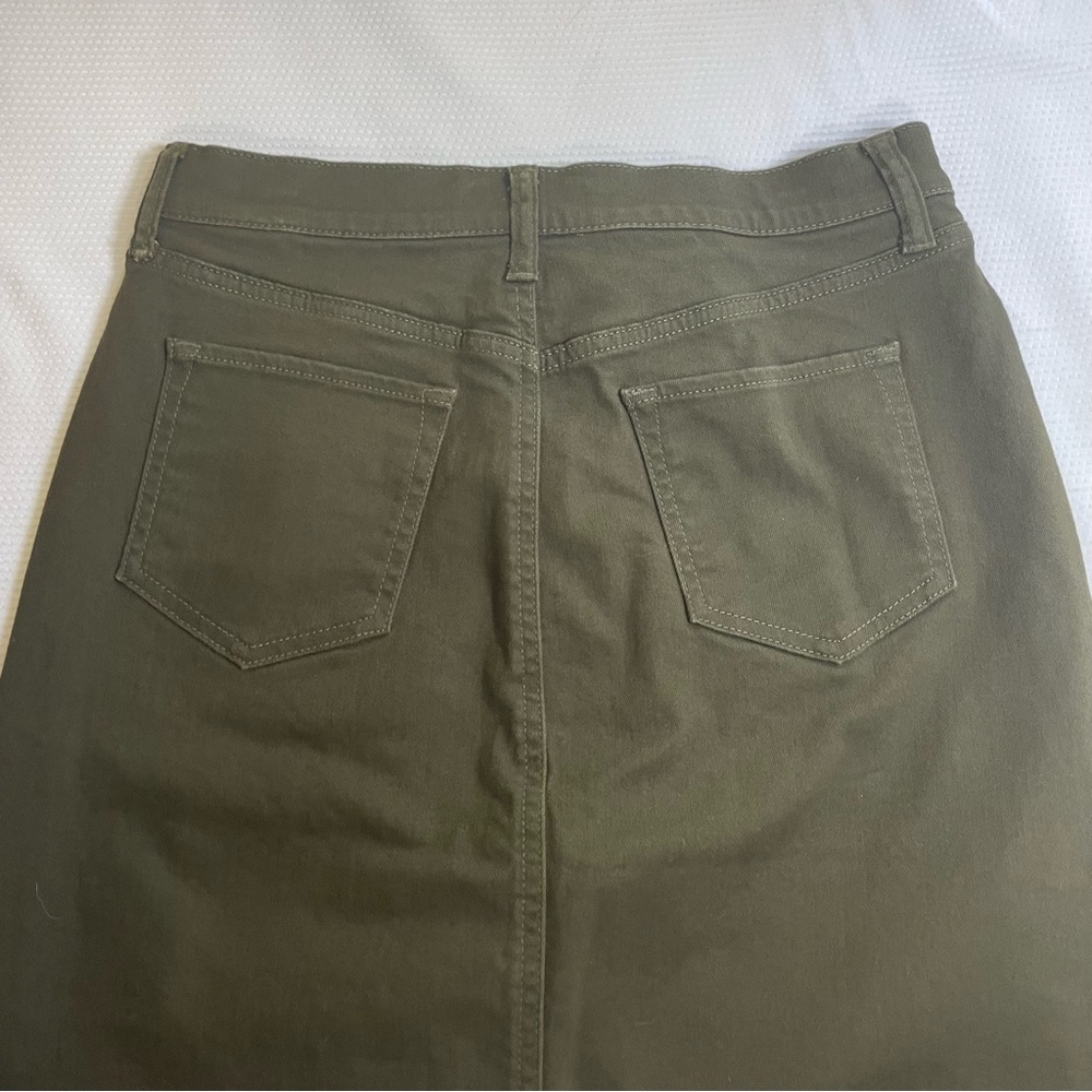 Banana Republic Olive Pencil Skirt - Picture 4 of 9